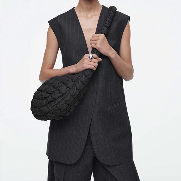 COS Large quilted messenger bag in black - Picture 5 of 6